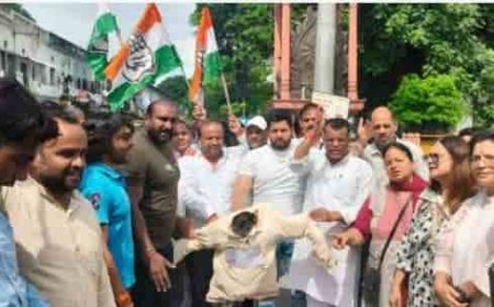 हरिद्वार: देवपुरा चौक पर कांग्रेसी नेताओं का पुतला दहन, धामी सरकार पर तीखा वार—कानून-व्यवस्था पर उठे सवाल