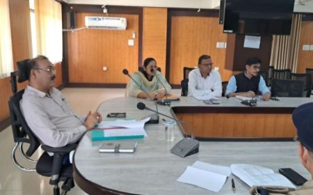 अल्मोड़ा: खनिज फाउंडेशन की बैठक में विकास, पारदर्शिता और स्थानीय रोजगार पर ठोस फैसले