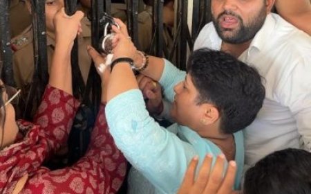 महिला कांग्रेस का ज्ञापन: उत्तराखंड में सड़कों और सीवर की समस्याओं पर प्रशासन को चेतावनी