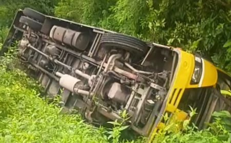 हल्द्वानी: स्कूल बस पलटने की घटना में चालक के खिलाफ दर्ज हुआ मामला, बच्चों की सुरक्षा है प्राथमिकता