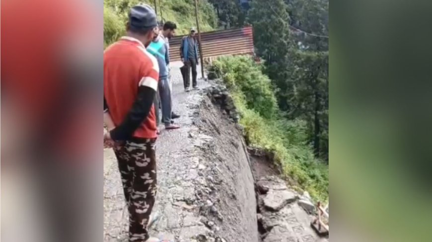 नैनीताल में मूसलधार बारिश का कहर: स्कूल और आंगनबाड़ी केंद्र बंद, जनजीवन प्रभावित