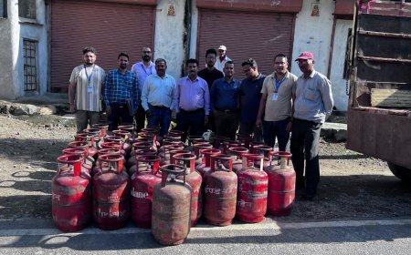 Rudraprayag: होटल और ढाबों पर खाद्य विभाग की बड़ी कार्रवाई, 42 घरेलू सिलेंडर जब्त