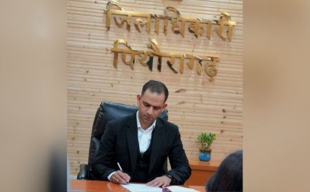 Pithoragarh News: आशीष भटगांई ने संभाला पिथौरागढ़ के DM का कार्यभार, जनता के कार्य को दी प्राथमिकता
