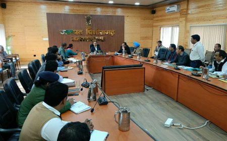 उत्तराखंड में यहाँ डीएम ने लापरवाह अधिकारियों पर की कार्रवाई
