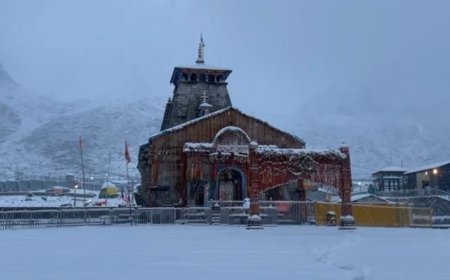 Uttarakhand: केदारनाथ धाम में सीजन की दूसरी बर्फबारी, सफेद चादर में लिपटा पवित्र धाम