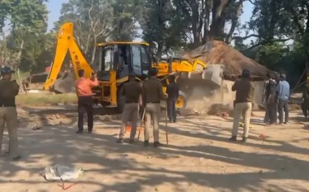 Big News: उत्तराखंड की धामी सरकार का बड़ा एक्शन, हरिद्वार कुंभ क्षेत्र में फिर गरजा  बुलडोजर