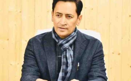 Uttarakhand News: आटे की शिकायत पर भड़के Kumaon Commissioner, हल्द्वानी में राशन दुकान की जांच शुरू