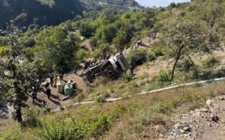 उत्तराखंड: टिहरी के कुंजापुरी में भीषण बस हादसा, गुजरात के 5 लोगों की मौत