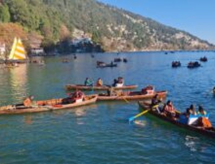 नैनीताल में 2025 की विदाई का रंगीन जश्न, छह साल बाद लौट रहा विंटर कार्निवाल, जल्द ही रोशनी-संगीत से सजेगी सरोवर नगरी