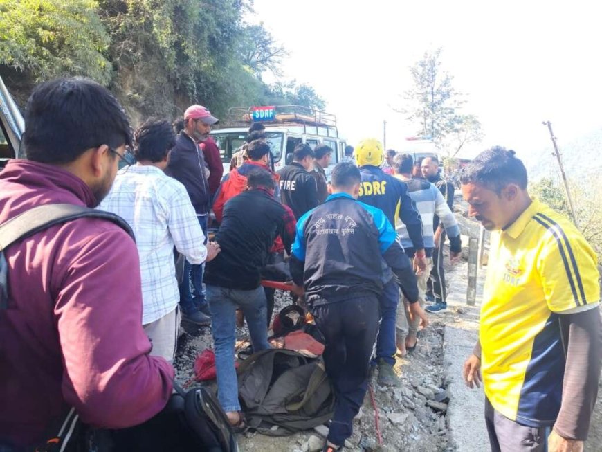 Uttarakhand: अनियंत्रित होकर बाइक खाई में गिरी, हादसे में पिता की मौत -पुत्र घायल