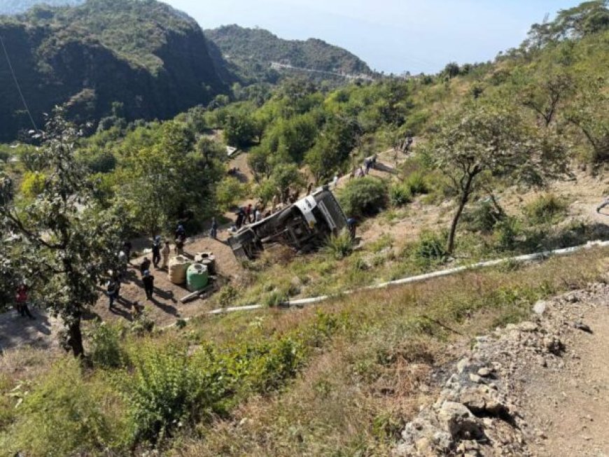 कुंजापुरी दर्शन के लिए जा रही गुजरात के श्रद्धालुओं की बस खाई में गिरी, पांच श्रद्धालुओं की दर्दनाक मौत