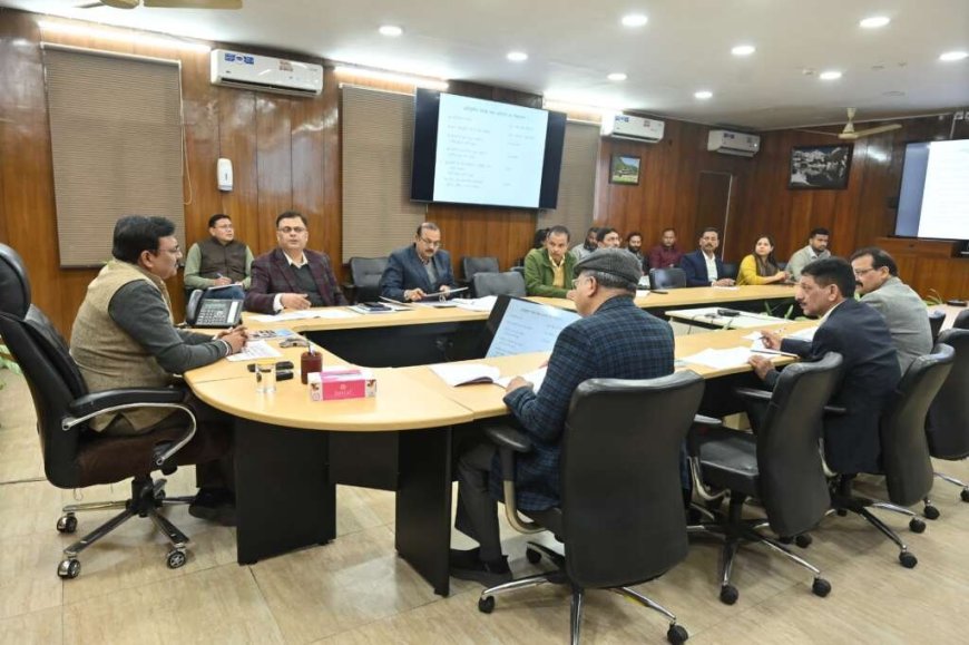 देहरादून: मुख्य सचिव ने  सेवा का अधिकार के अंतर्गत सेवाओं की समीक्षा की