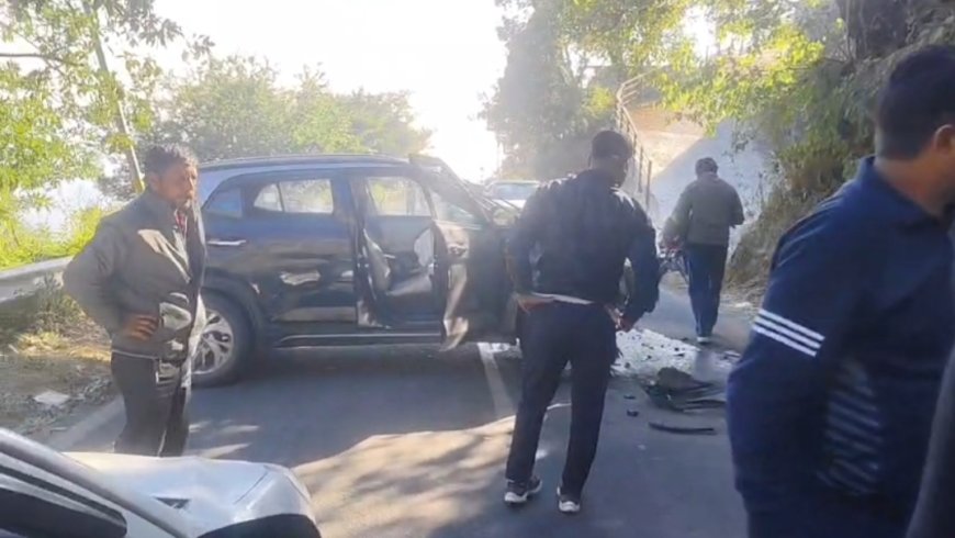 Nainital Road Accident: नैनीताल में दो कारों की जोरदार टक्कर, महिला गंभीर रूप से घायल