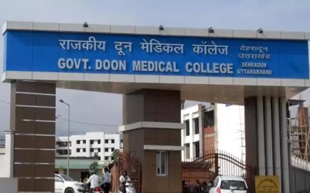 दून मेडिकल कॉलेज में रैगिंग पर सख्त कार्रवाई, 9 सीनियर छात्र निष्कासित, दो पर ₹50-50 हजार का जुर्माना