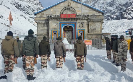 Republic Day 2026: शीतकाल में भी राष्ट्रभक्ति का जज्बा, केदारनाथ में पुलिस और ITBP ने फहराया तिरंगा