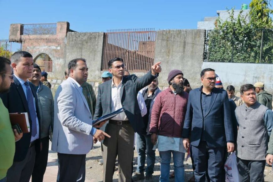 देहरादून: गंगा की पवित्रता से समझौता नहीं, डीएम ने चन्द्रेश्वर नाला क्षेत्र का किया स्थलीय निरीक्षण
