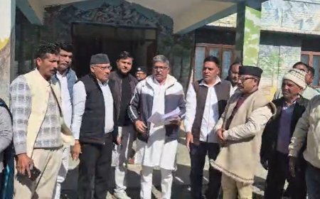 जंगल से बढ़ता खतरा, रुद्रप्रयाग में कांग्रेस का डीएफओ कार्यालय घेराव, वन्यजीव हमलों पर सख्त मांग