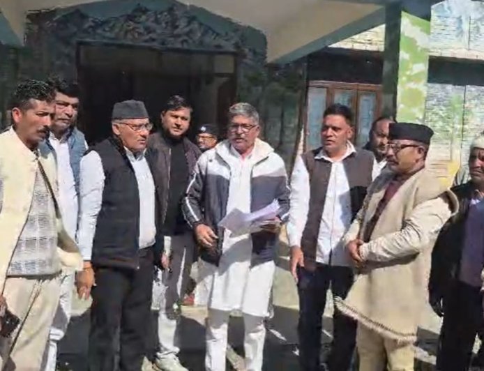 जंगल से बढ़ता खतरा, रुद्रप्रयाग में कांग्रेस का डीएफओ कार्यालय घेराव, वन्यजीव हमलों पर सख्त मांग