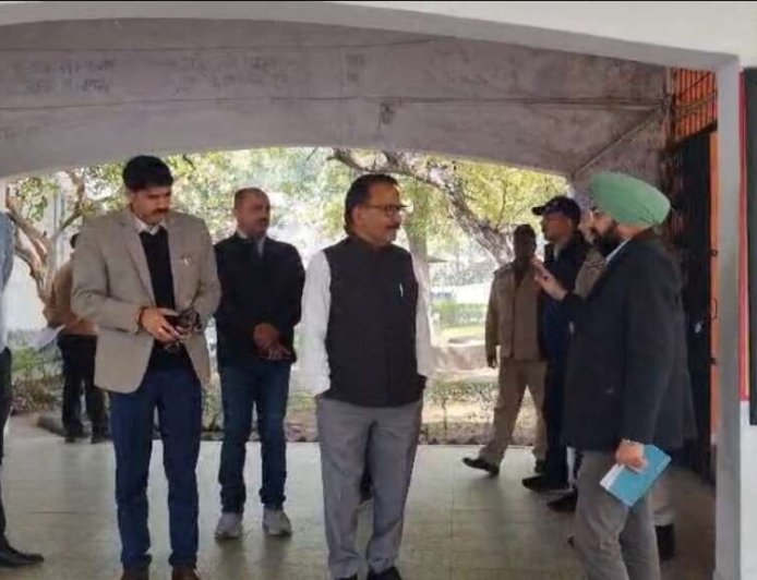 हल्द्वानी: दलालों से मुक्त होगा अब RTO दफ्तर , डीएम ने औचक निरीक्षण कर दिए यह कड़े निर्देश