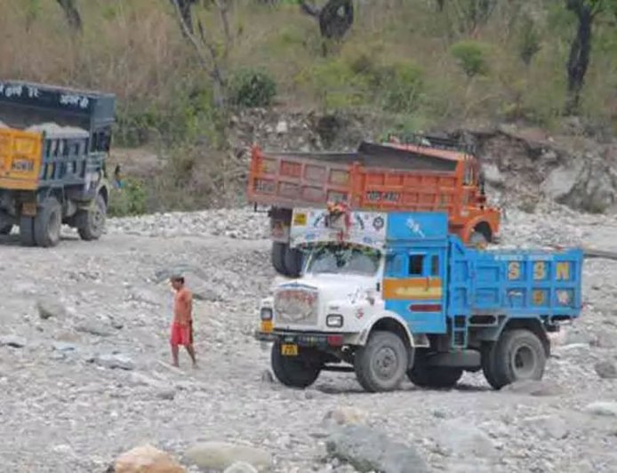 रुद्रप्रयाग में खनन माफिया का आतंक, धड़ल्ले वाली गतिविधियों पर अब क्या करेगी सरकार? जानिये यहां
