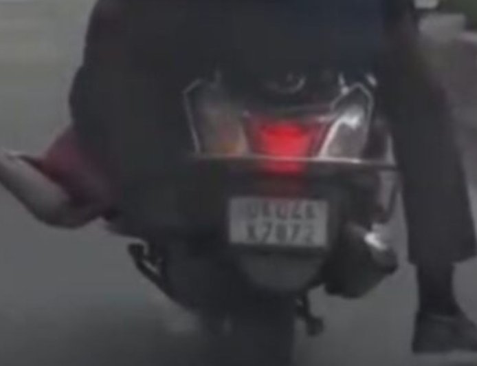 नैनीताल में स्कूटी पर 4 सवारी लेकर निकला युवक, वीडियो वायरल होते ही कटा चालान