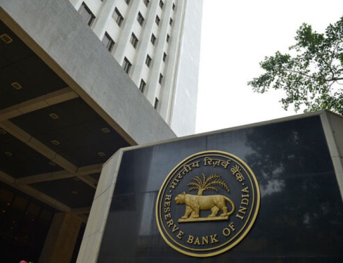 देहरादून के अर्बन कोऑपरेटिव बैंक पर RBI की बड़ी कार्रवाई, छह माह लेन देन पर प्रतिबंध