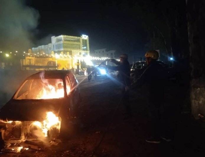 उत्तराखंड: यहां कार बनी आग का गोला, शादी में जा रहा था परिवार