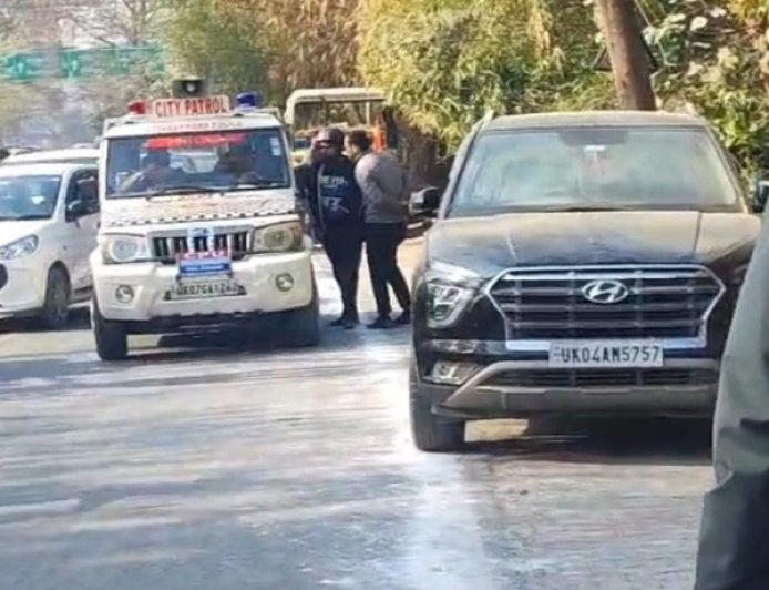 सीएम धामी के कार्यक्रम स्थल के पास कार से मिला शव, क्षेत्र में हड़कंप