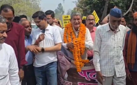 रामनगर में “जल-जंगल-जमीन हमारी” के नारे, वन ग्रामों को राजस्व गांव बनाने की मांग पर हरीश रावत की पदयात्रा