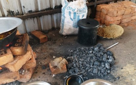 हल्द्वानी में गैस संकट गहराया: मेडिकल कॉलेज में रोटियां बनना हुआ मुश्किल; लकड़ी से बन रहा खाना