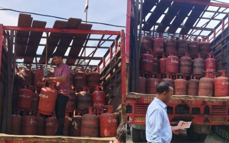 श्रीनगर गढ़वाल में पकड़ा गया गैस कालाबाजारी का खेल, वाहन में मिले 9 सिलेंडर; जानें प्रशासन ने क्या की कार्रवाई