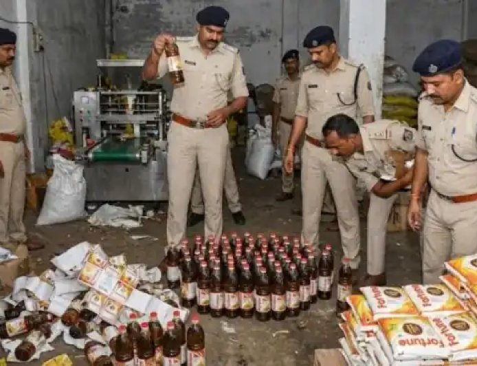 नकली फॉर्च्यून तेल और टाटा नमक बनाने का भंडाफोड़, पुलिस में कार्रवाई में पैकिंग भी बरामद