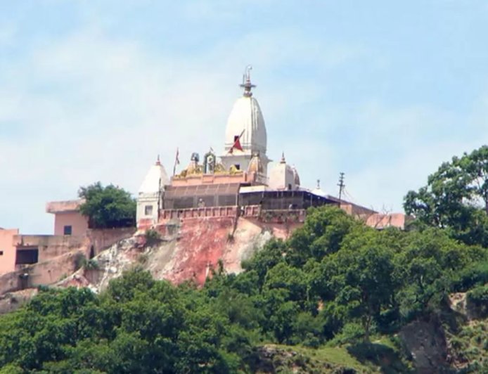 Haridwar News: मनसा देवी मंदिर विवाद ने पकड़ा तूल, पुजारियों ने खोला बड़ा प्रशासनिक राज, जानें क्या?