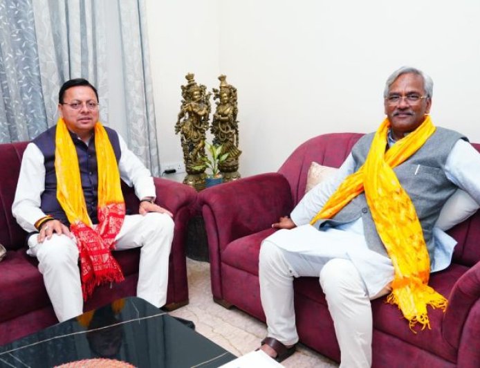 मुख्यमंत्री ने पूर्व मुख्यमंत्री त्रिवेंद्र सिंह रावत को दी होली की शुभकामनाएँ