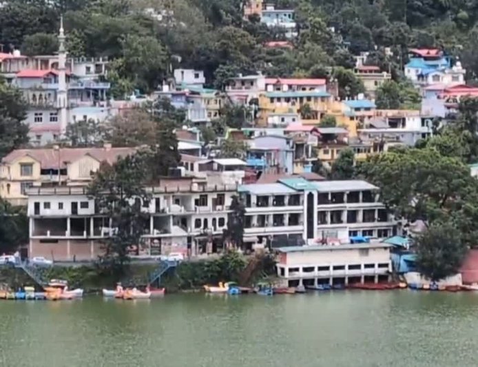 नैनीताल में नियमों की अनदेखी करने वाले होमस्टे पर प्रशासन सख्त, 31 का पंजीकरण खत्म