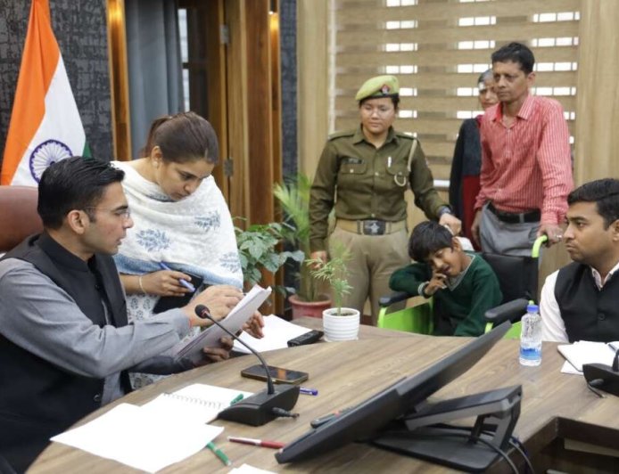 देहरादून: फीस जमा न होने पर स्कूल ने किया परीक्षा से बाधित; डीएम ने प्रोजेक्ट नंदा-सुंनदा से दी विदुषी की फीस