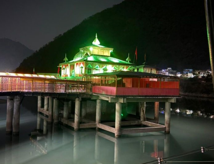 चारधाम यात्रा से पहले धारी देवी मंदिर परिसर जगमग, इस आधुनिक लाइटिंग का दिखा रोचक नजारा
