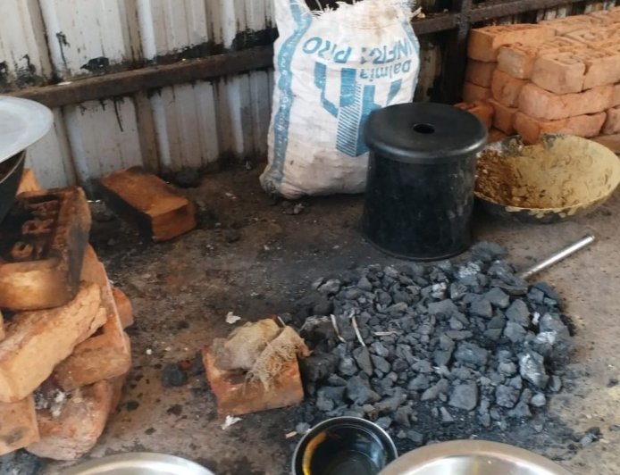 हल्द्वानी में गैस संकट गहराया: मेडिकल कॉलेज में रोटियां बनना हुआ मुश्किल; लकड़ी से बन रहा खाना