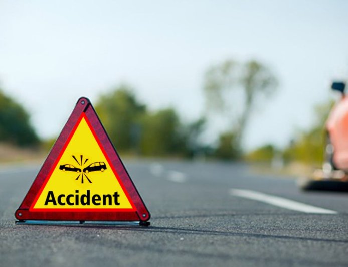 Road Accident: देहरादून में देर रात बड़ा हादसा, खाई में गिरी कार और फिर… पढ़ें पूरी खबर