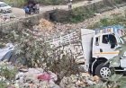 Vikasnagar: खौफनाक रात का मंजर, ट्रक की रेलिंग तोड़कर बरसाती नाले में गिरने की घटना