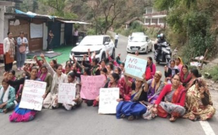 नैनीताल के पहाड़ों में महिलाओं का शांतिपूर्ण विद्रोह, शराब दुकानों के खिलाफ जबरदस्त विरोध