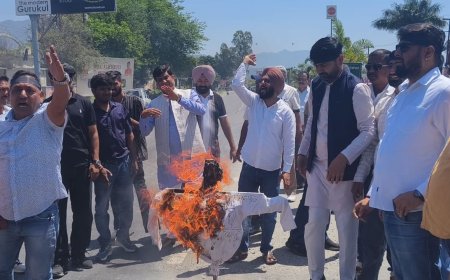 रानीपोखरी में ग्रामीणों का आंदोलन: काली पट्टी और पुतला दहन के जरिए सरकार पर दबाव