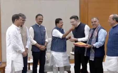 राघव चड्ढा ने थामा BJP का दामन, AAP में मची सियासी हलचल