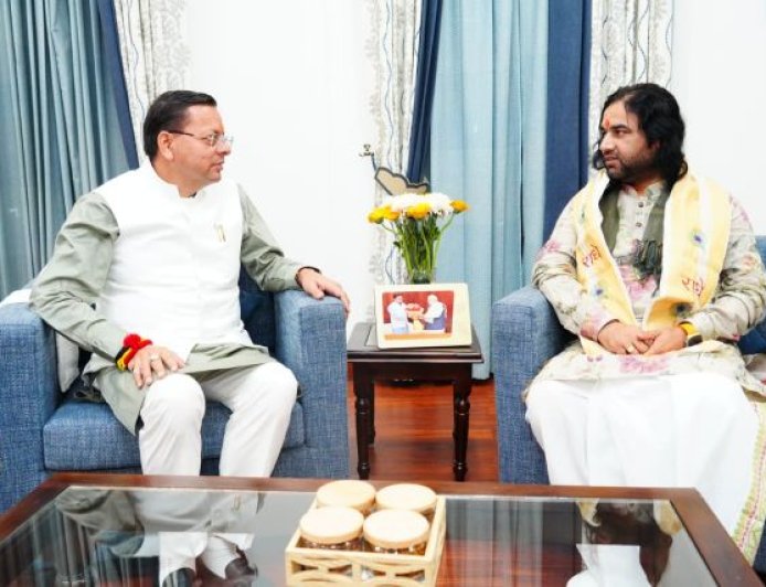 देवकीनंदन ठाकुर जी महाराज ने चारधाम यात्रा में सुधार हेतु सीएम धामी की प्रशंसा की