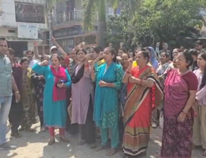 रामनगर: ढिकुली गांव में शराब दुकान के खिलाफ ग्रामीणों का जोरदार विरोध