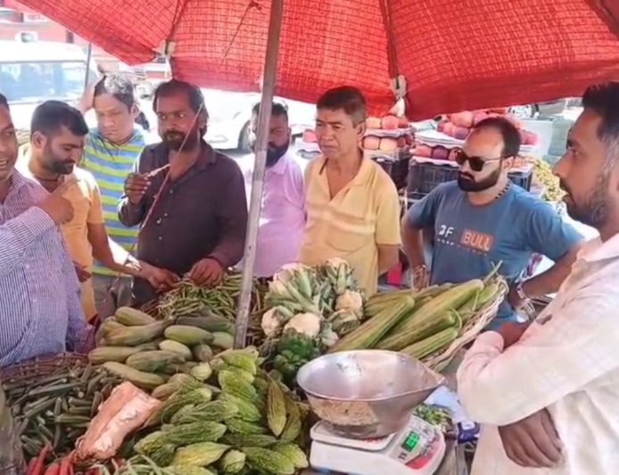 रामनगर में सब्जी व्यापारियों के खिलाफ सख्त कार्रवाई, लाइसेंस की जांच शुरू