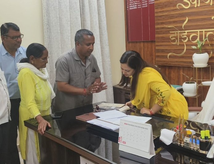 राजीव नगर में सरकारी जमीन पर कब्जे का मामला: स्थानीय लोगों ने किया एसडीएम से ज्ञापन सौंपने का प्रयास