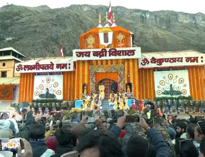 Char Dham Yatra 2026: पुनर्वसु नक्षत्र में खुले बद्रीनाथ के कपाट, जयकारों से गूंजा धाम, देश-विदेश से पहुंचे हजारों श्रद्धालु