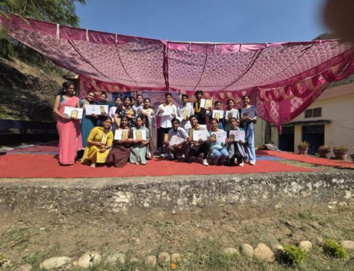 देवप्रयाग महाविद्यालय में वार्षिकोत्सव धूमधाम से संपन्न, मेधावी छात्र-छात्राओं को किया गया सम्मानित