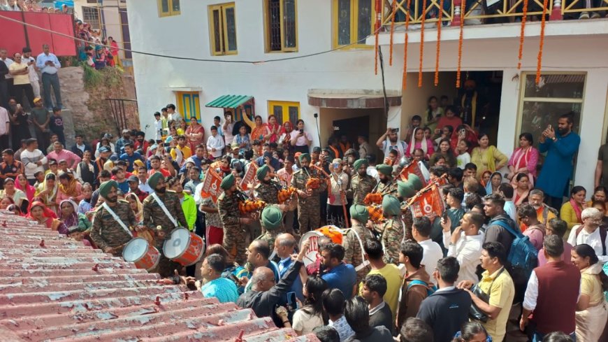 केदारनाथ यात्रा 2023: बर्फबारी के बीच बाबा की डोली का महाकालीन सफर